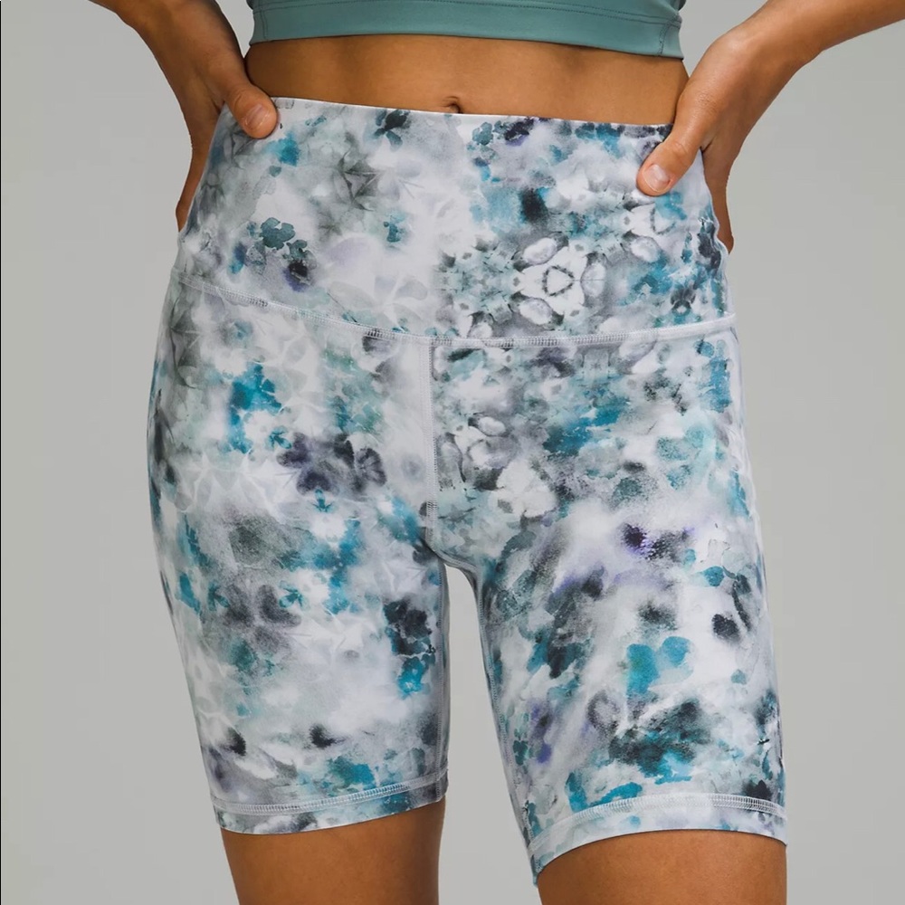 lululemon athletica White and Teal Marble Bike Shorts - Picture 3 of 12